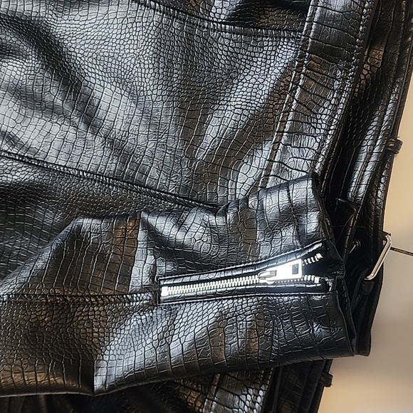 Women's Black Croc-Embossed Moto Jacket – Levi’s Size S (New Without Tags) - Picture 11 of 16